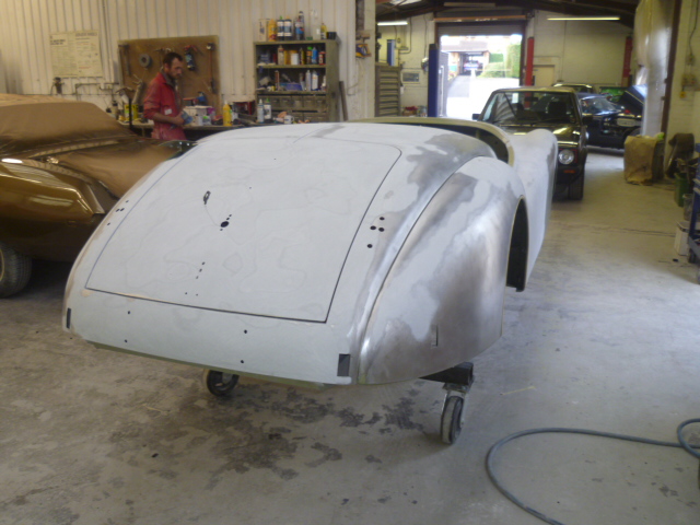 Rear view of Jaguar XK140